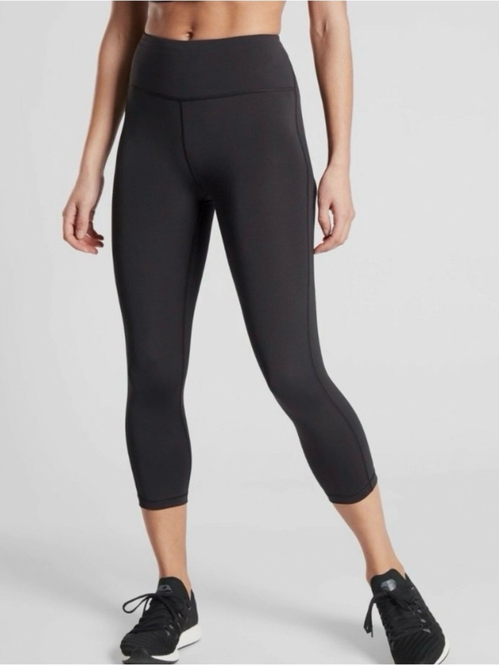 Athleta Black Ultimate Stash Pocket
Capri size Medium